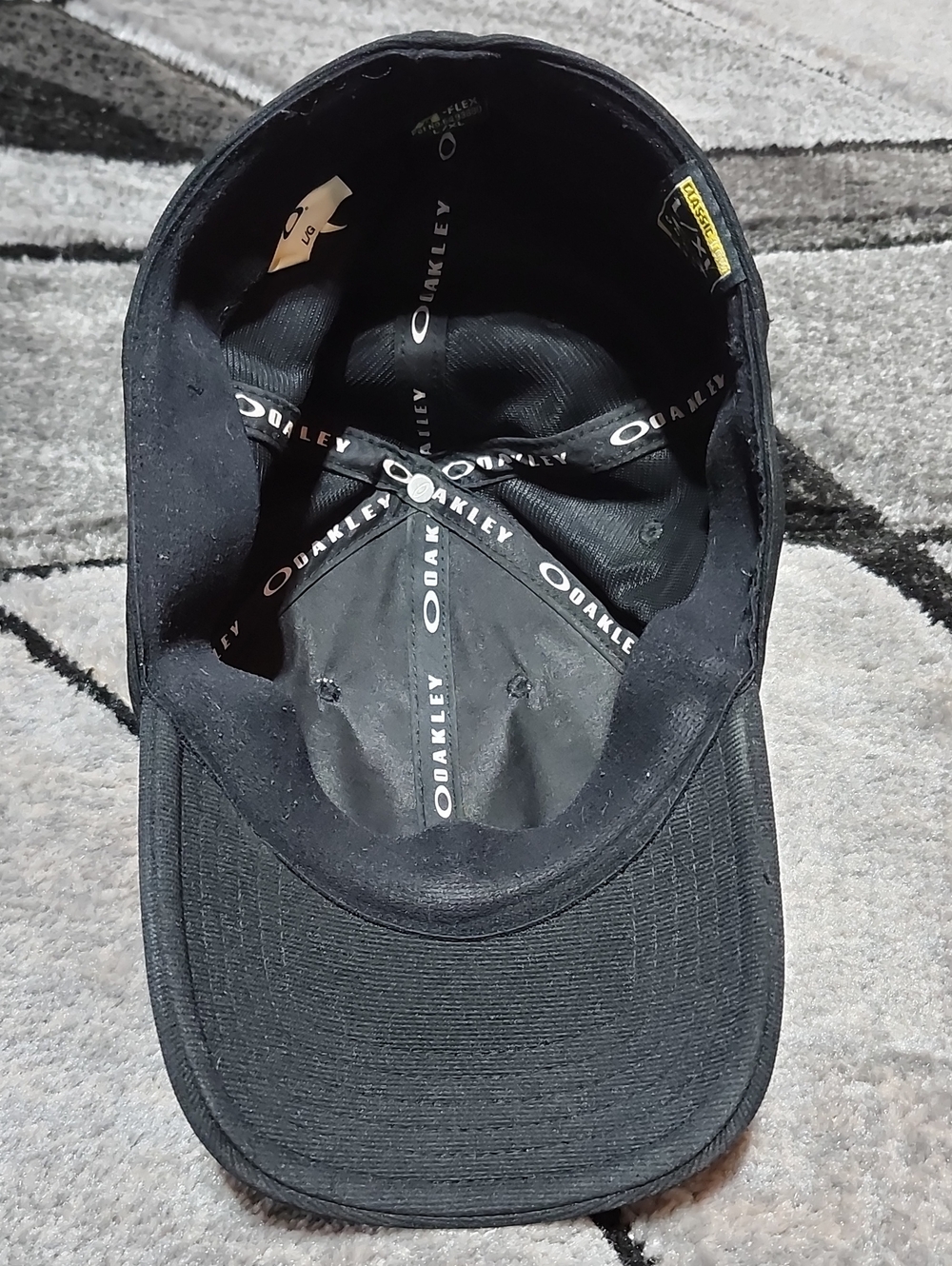 OAKLEY TINCAN BLACK-ON-BLACK CARBON FIBER ELLIPSE LOGO FLEX FITTED CAP HAT - Picture 11 of 13